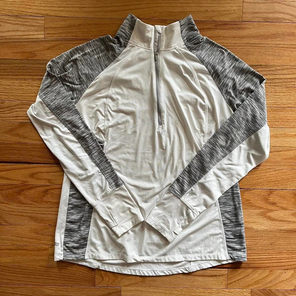 White along sleeve athletic quarter